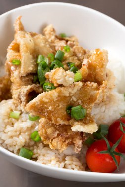 Tabak yakın görüntüsünde lezzetli yemek