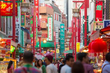  Ikuta yolu Japonya 'nın Kobe kentindeki ünlü yiyecek ve alışveriş caddesidir. 