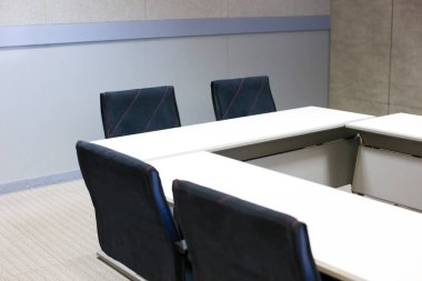 modern bir ofis toplantı odasında
