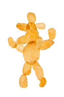 Beyaz arka planda patates cipsinden yapılan komik figürler       