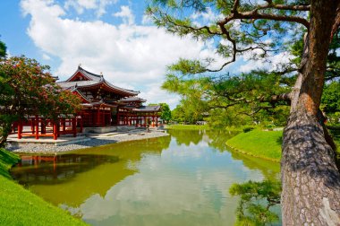 Uji, Japonya 'daki antik Byodoing tapınağı.