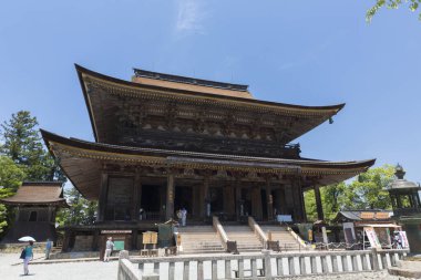 Eski bir Japon türbesinin Idyllic görüntüsü