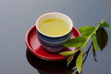 Arka planda geleneksel Japon kibrit çayı