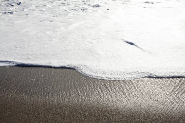 Deniz dalga köpüğü ile