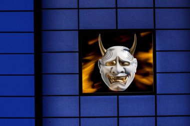 Geleneksel Japon iblis tiyatro maskesi ile dijital kolaj resmi