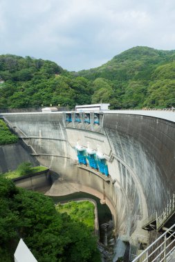 Uji Şehri, Kyoto Bölgesi, Japonya 'daki Amagase Barajı manzarası.