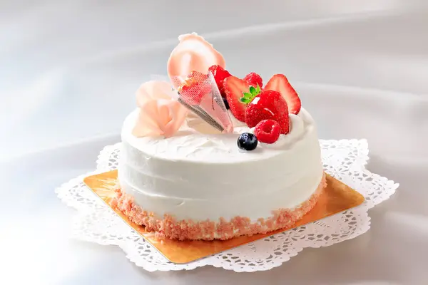 Close View Delicious Cake Cream Fresh Berries — Stock Photo, Image