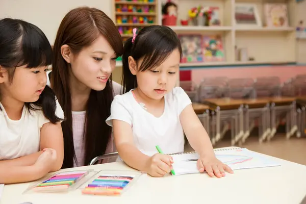 Portrait Happy Asian Young Teacher Two Little Girls Drawing Classroom — Stock Photo, Image