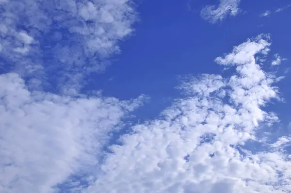 Gyönyörű Kék Fehér Felhők Cloudscape Háttér — Stock Fotó