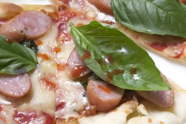 Πίτσα Λουκάνικο Και Τυρί — Φωτογραφία Αρχείου