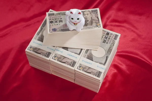 Uang Kertas Yen Jepang Dan Kucing Maneki Neko Simbolisasi Keberuntungan — Stok Foto