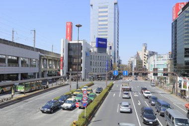Şehir trafiği ve gökdelenler şehir merkezindeki gökdelenlere hakim.