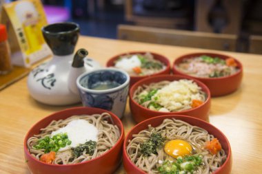 Enfes Asya tabağı keskin detaylarıyla 