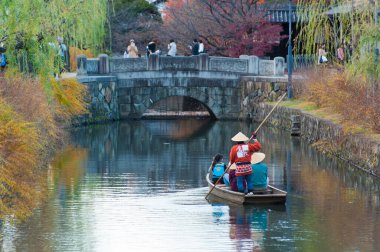 Parktaki eski Japon teknesi.