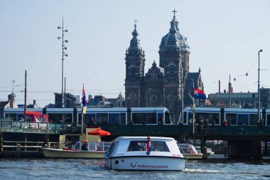 Amsterdam şehir manzarası ve Hollanda, St. Nicholas Bazilikası.