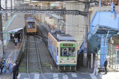 Tramvayla Tokyo şehir manzarası 