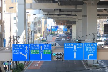 Roppongi, Tokyo, Japonya - Japonya 'da gündüz vakti Urban Expressway Manzarası