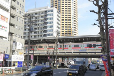 Gündüz vakti tren istasyonunda gündüz görüntüsü 