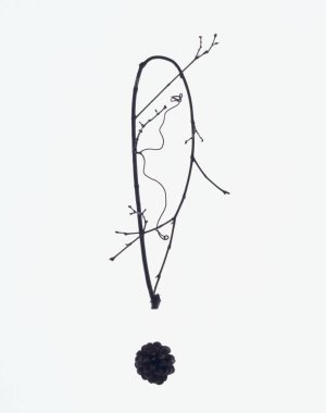 Sembol! Beyaz arka planda izole edilmiş yapraksız dallardan yapılmış 