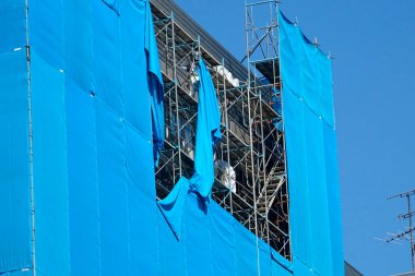 Japon şehrindeki inşaat alanının gündüz görüşü 