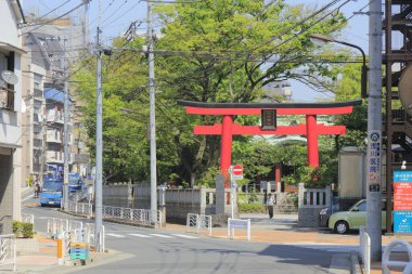 Geleneksel bir Japon türbesinin sakin fotoğrafı