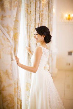 Güzel genç Japon gelinin portresi. 