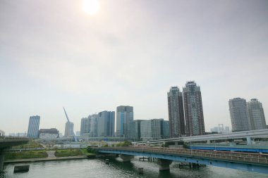 Modern şehir manzarası, kentsel ufuk çizgisi arkaplan görüntüsü 