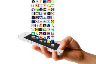 Akıllı telefon uygulama simgeleri ile el, izole 