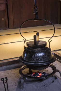 Geleneksel Japon tarzı şömine.