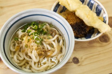 Japon usulü erişte çorbası.