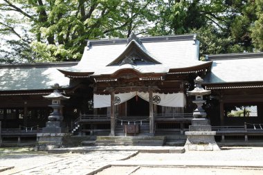 Eski bir Japon tapınağının güzel ele geçirilmesi