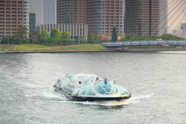 Tokyo Cruise gemisi, Hotaluna, Tokyo, Japonya 'daki Sumida Nehri' nde.