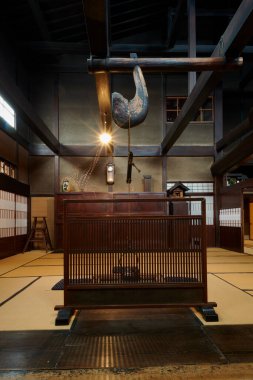 Geleneksel Japon odası. İçinde irori ocak. Tatami döşeme tahtası kirişleri.