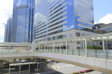 Şehirdeki modern binalar