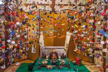 Hina dekorasyonları, Japon oyuncak bebek koleksiyonu.