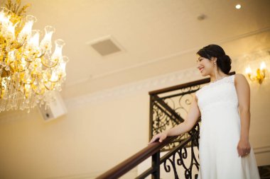 Güzel genç Japon gelinin portresi. 