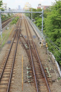 eski demiryolu rayları ve demiryolları şehirde taşınmak için           