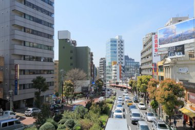 Tokyo 'nun işlek caddesi, Japonya, gündüz manzaralı. 