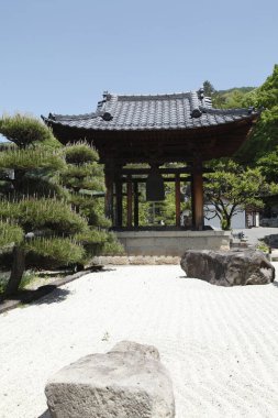 Eski bir Japon tapınağının büyüleyici görüntüsü