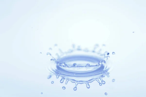 Vatten Stänk Blå Bakgrund — Stockfoto