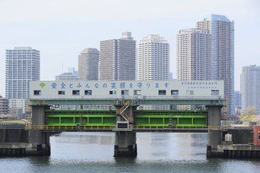 Tokyo, Japonya 'daki Toyosu Suimon Tide Gate Koto