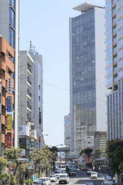 Tokyo 'nun işlek caddesi, Japonya, gündüz manzaralı. 