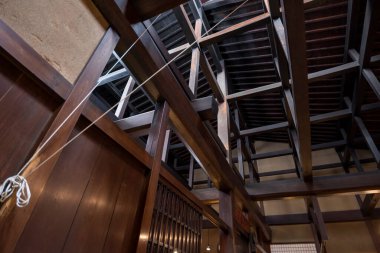 Japon geleneksel evinin güzel, rahat iç mekanı.              