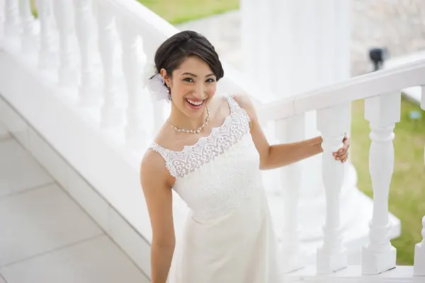 Gyönyörű Ázsiai Egy Esküvői Ruha — Stock Fotó