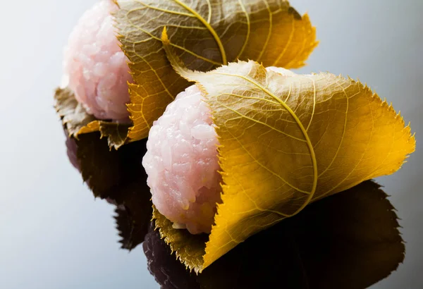 Sakuramochi Pasteles Arroz Dulce Japonés Mochi Con Hojas Sakura —  Fotos de Stock