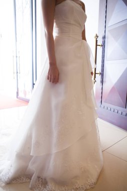 Gelinlik giymiş gelin