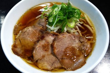 Lezzetli Asya yemeklerinin yakın görüntüsü