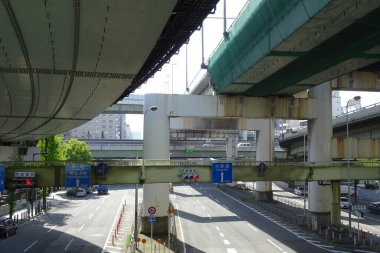 Japon Kasabasında Gündüz Şehir Trafiği, Şehir Sahnesi 