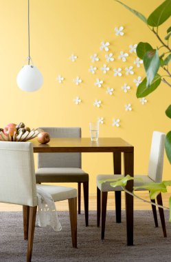 Modern dekora ve geniş kapsamlı sofistike duygulara odaklan..