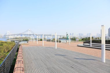 Odaiba Deniz Parkı Gökkuşağı Köprüsü ve Kopya Özgürlük Heykeli, Tokyo, Japonya